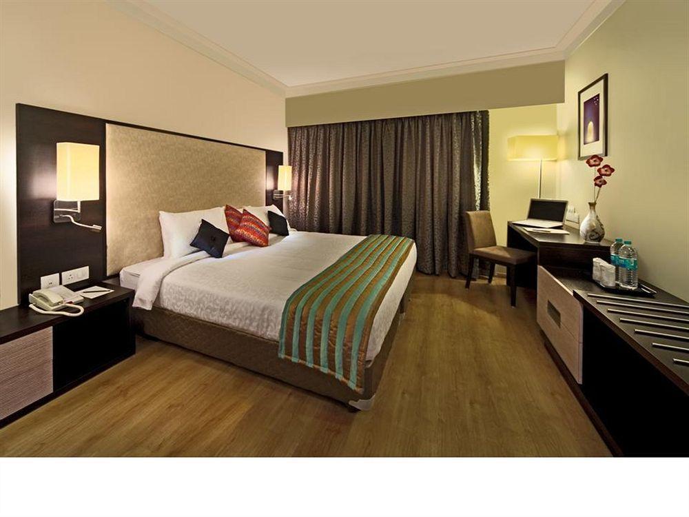 Cocoon Hotel Pune Bagian luar foto