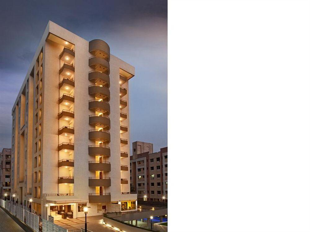 Cocoon Hotel Pune Bagian luar foto