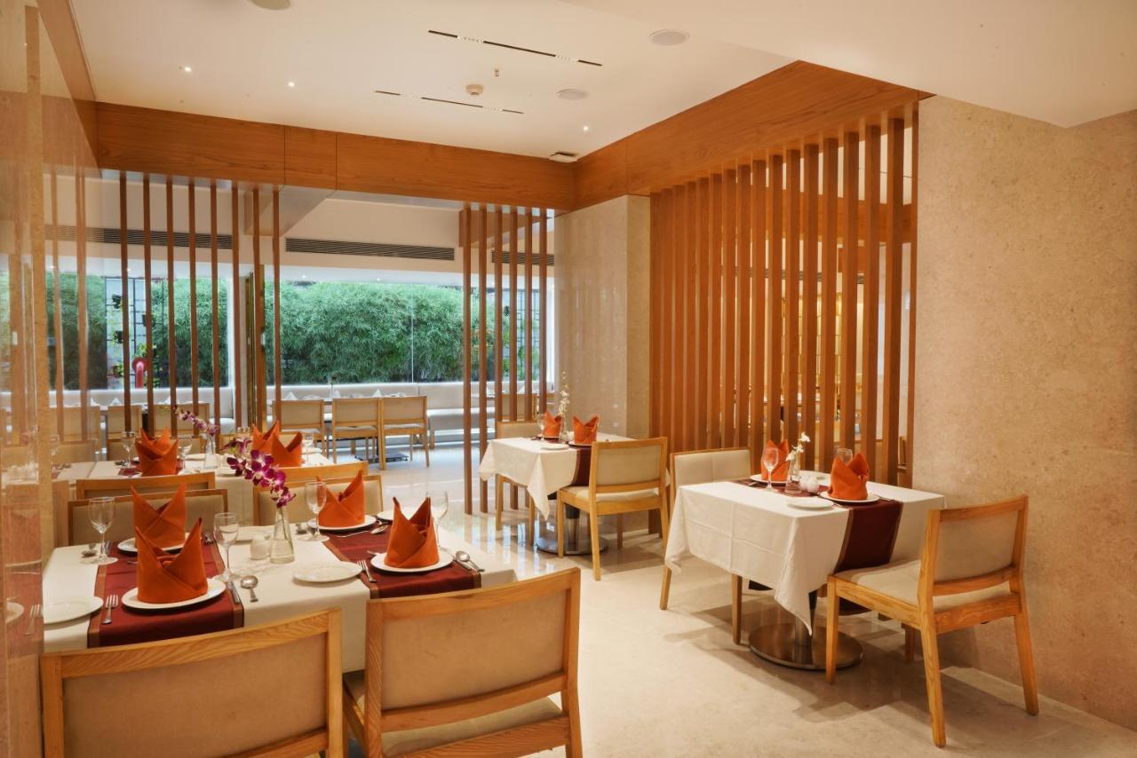 Cocoon Hotel Pune Bagian luar foto
