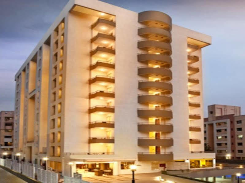 Cocoon Hotel Pune Bagian luar foto