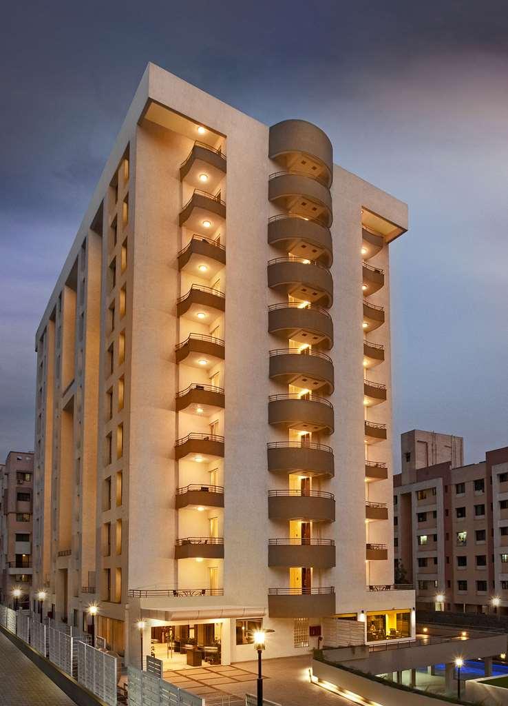 Cocoon Hotel Pune Bagian luar foto